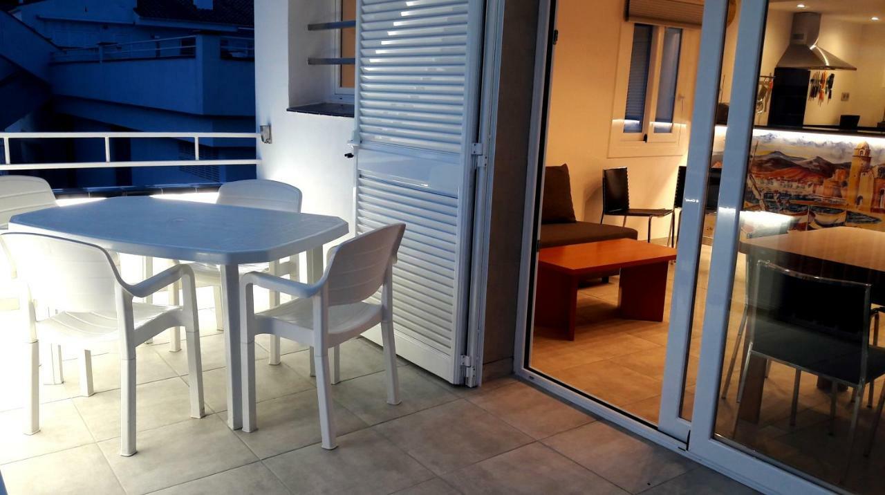 Residencia Platja De Roses Apartment Exterior photo